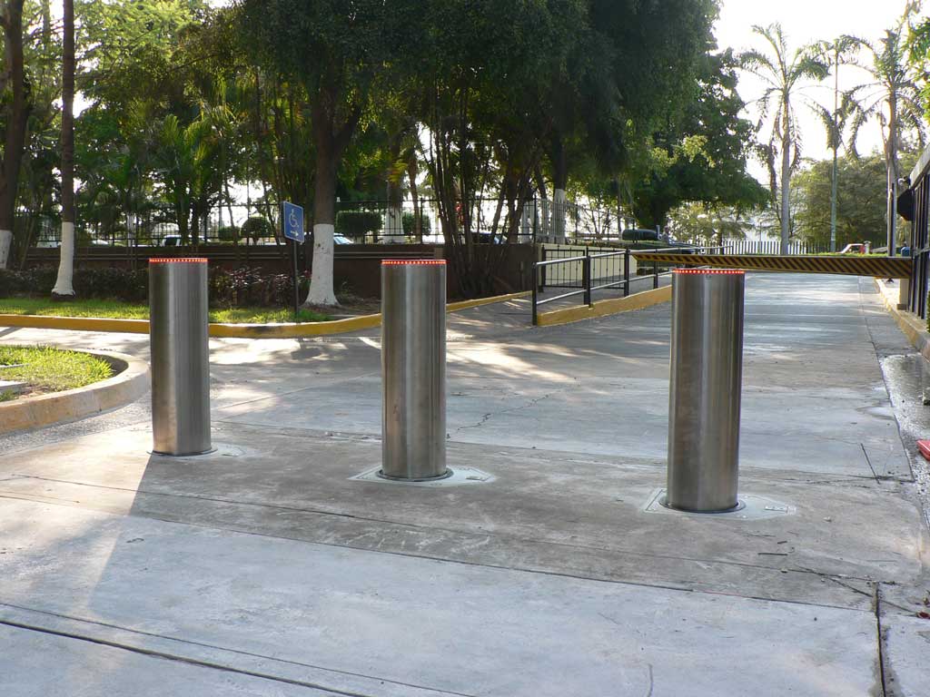 BLG-05-EH Automatic High Security Bollard 4