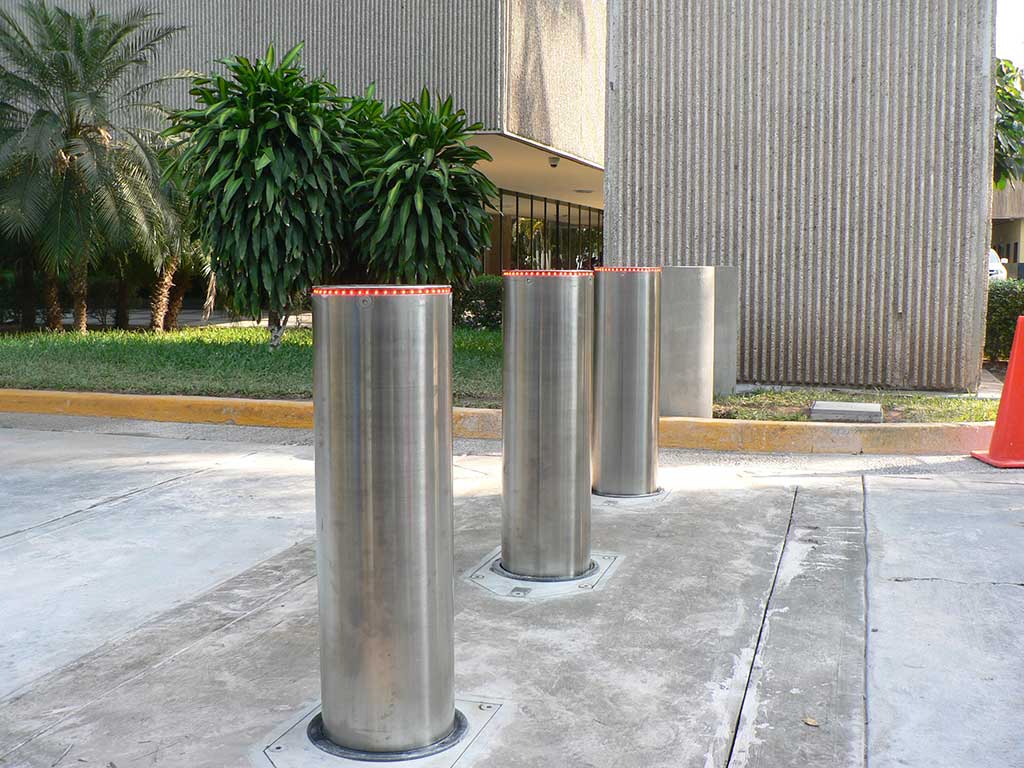 BLG-05-EH Automatic High Security Bollard